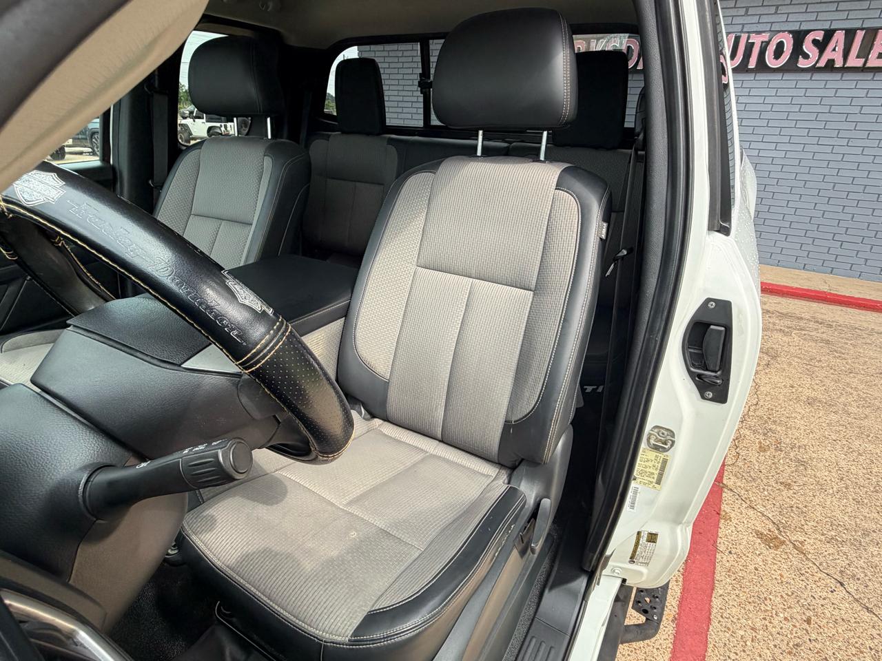 Nissan Titan XD 4WD Crew Cab SL Diesel 2017