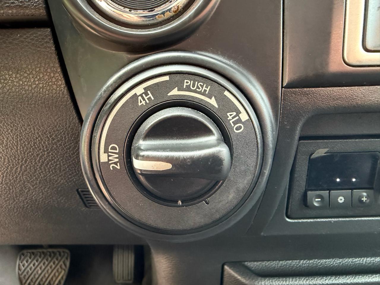 Nissan Titan XD 4WD Crew Cab SL Diesel 2017