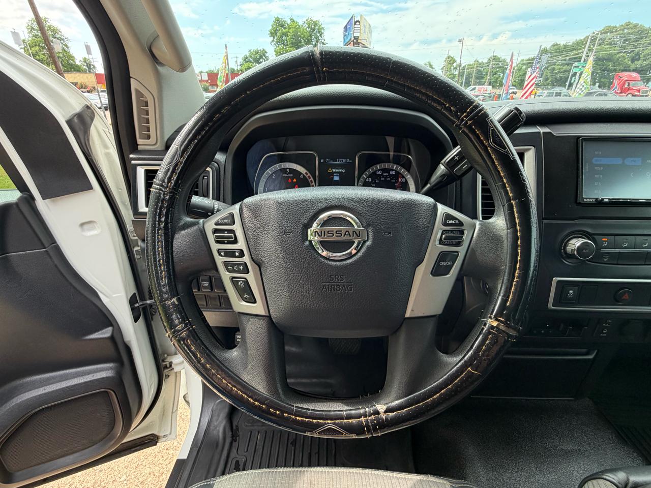 Nissan Titan XD 4WD Crew Cab SL Diesel 2017