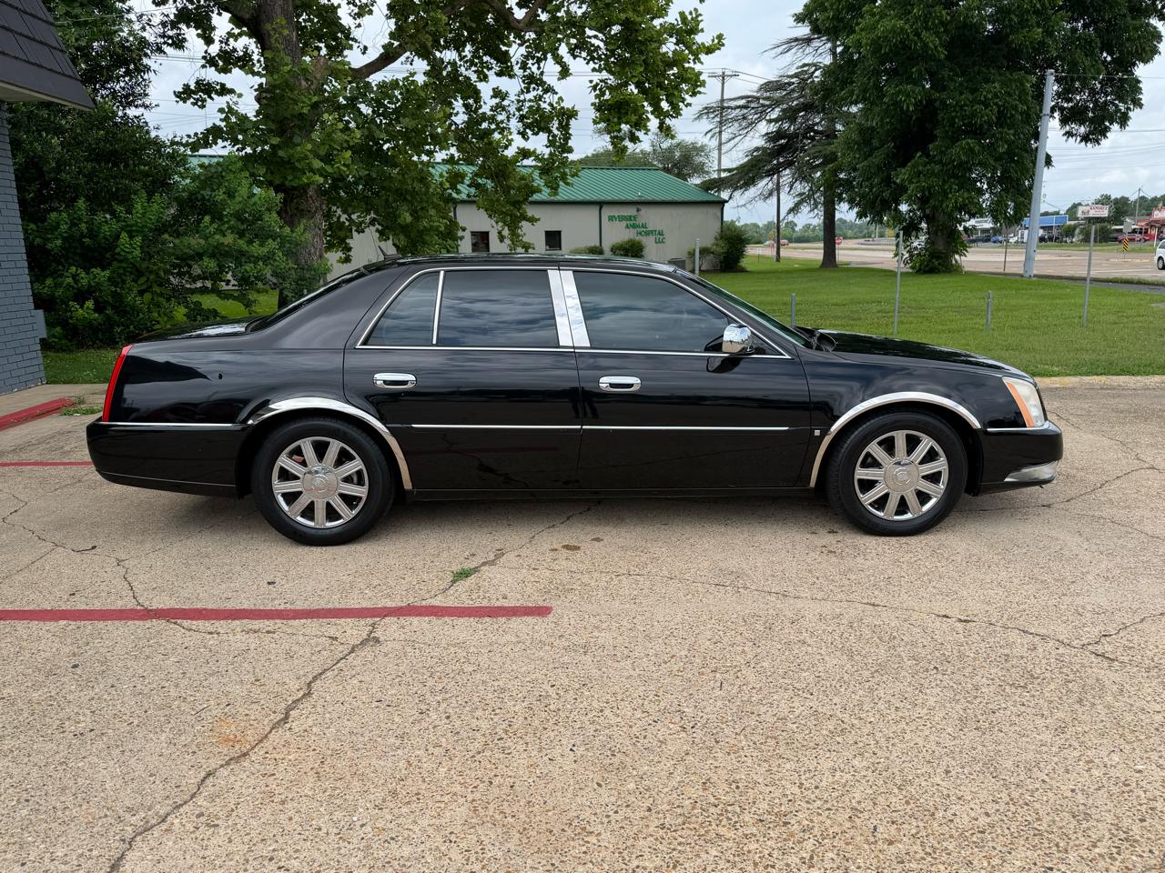 Cadillac DTS 4dr Sdn V8 2006