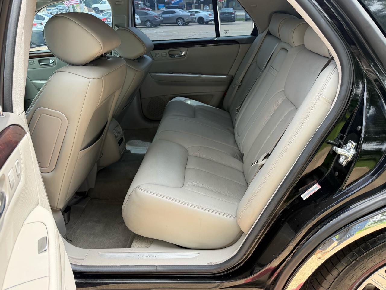 Cadillac DTS 4dr Sdn V8 2006