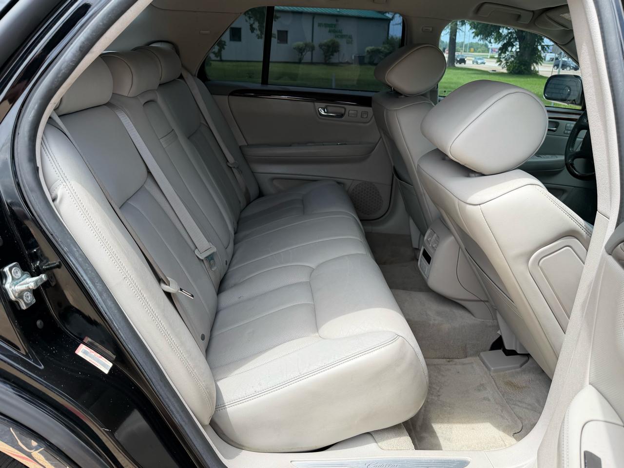 Cadillac DTS 4dr Sdn V8 2006
