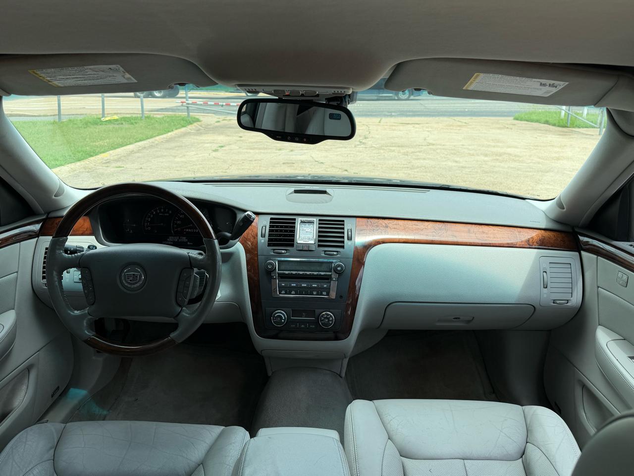 Cadillac DTS 4dr Sdn V8 2006