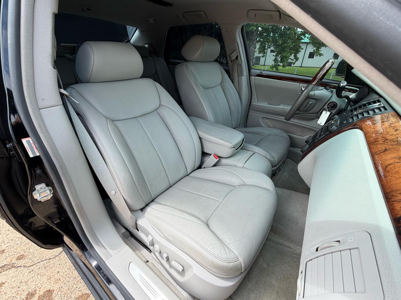 Cadillac DTS 4dr Sdn V8 2006