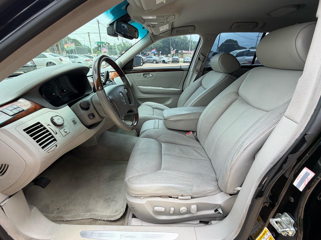 Cadillac DTS 4dr Sdn V8 2006