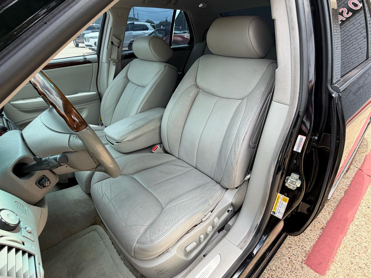 Cadillac DTS 4dr Sdn V8 2006