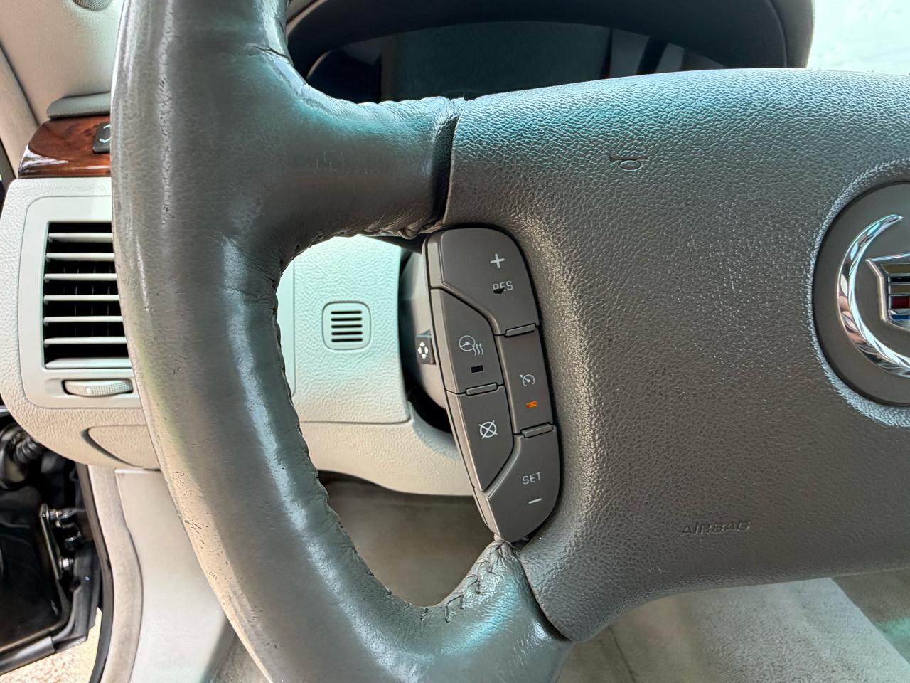 Cadillac DTS 4dr Sdn V8 2006