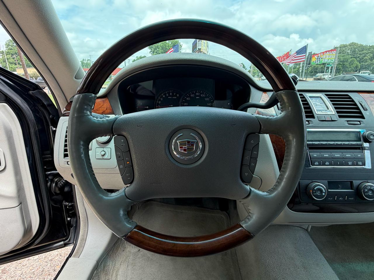 Cadillac DTS 4dr Sdn V8 2006