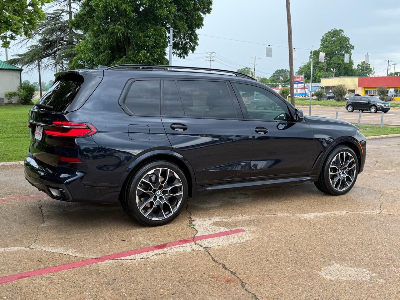 BMW X7 xDrive40i Sports Activity Vehicle 2023