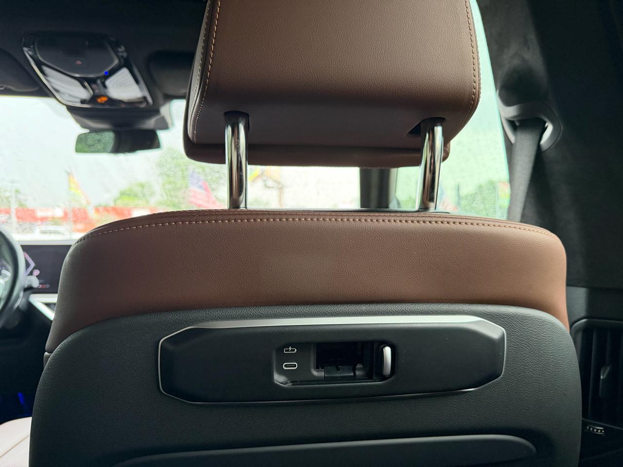 BMW X7 xDrive40i Sports Activity Vehicle 2023