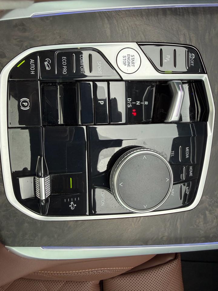 BMW X7 xDrive40i Sports Activity Vehicle 2023