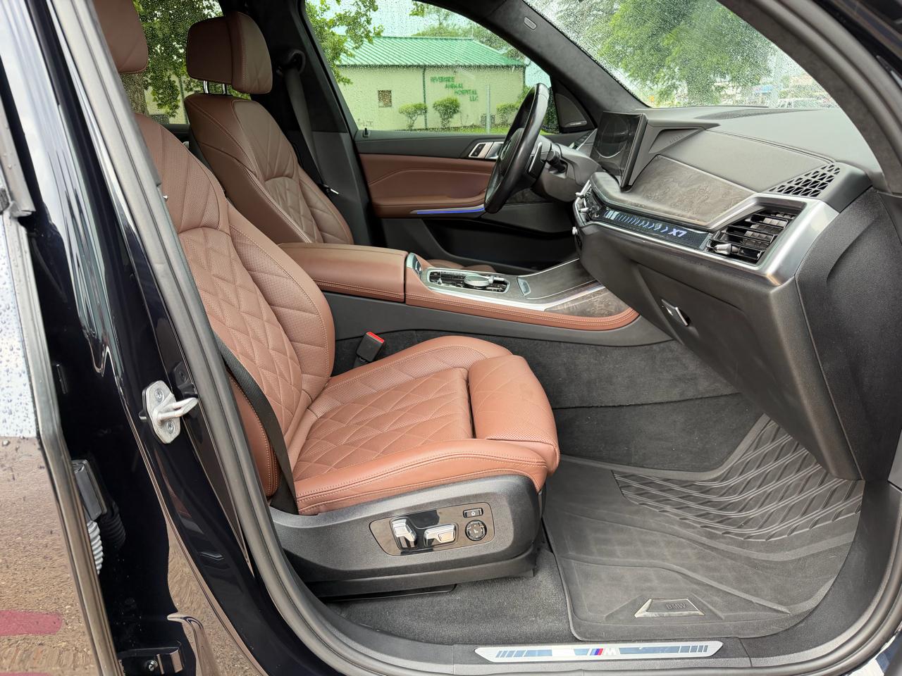 BMW X7 xDrive40i Sports Activity Vehicle 2023