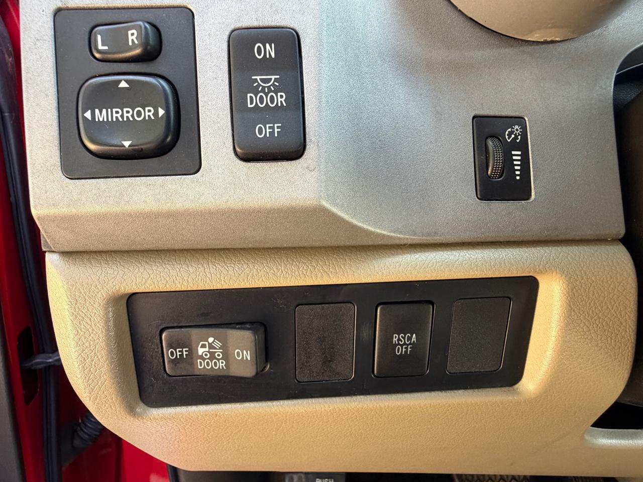Toyota Tundra Base CrewMax 5.7L 2WD 2009
