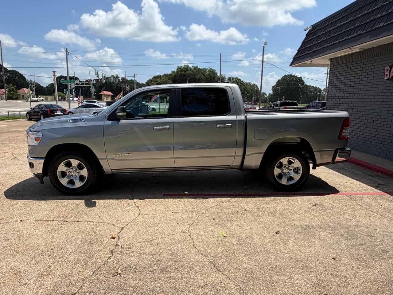 RAM 1500 2WD Crew Cab 140.5" Lone Star 2020