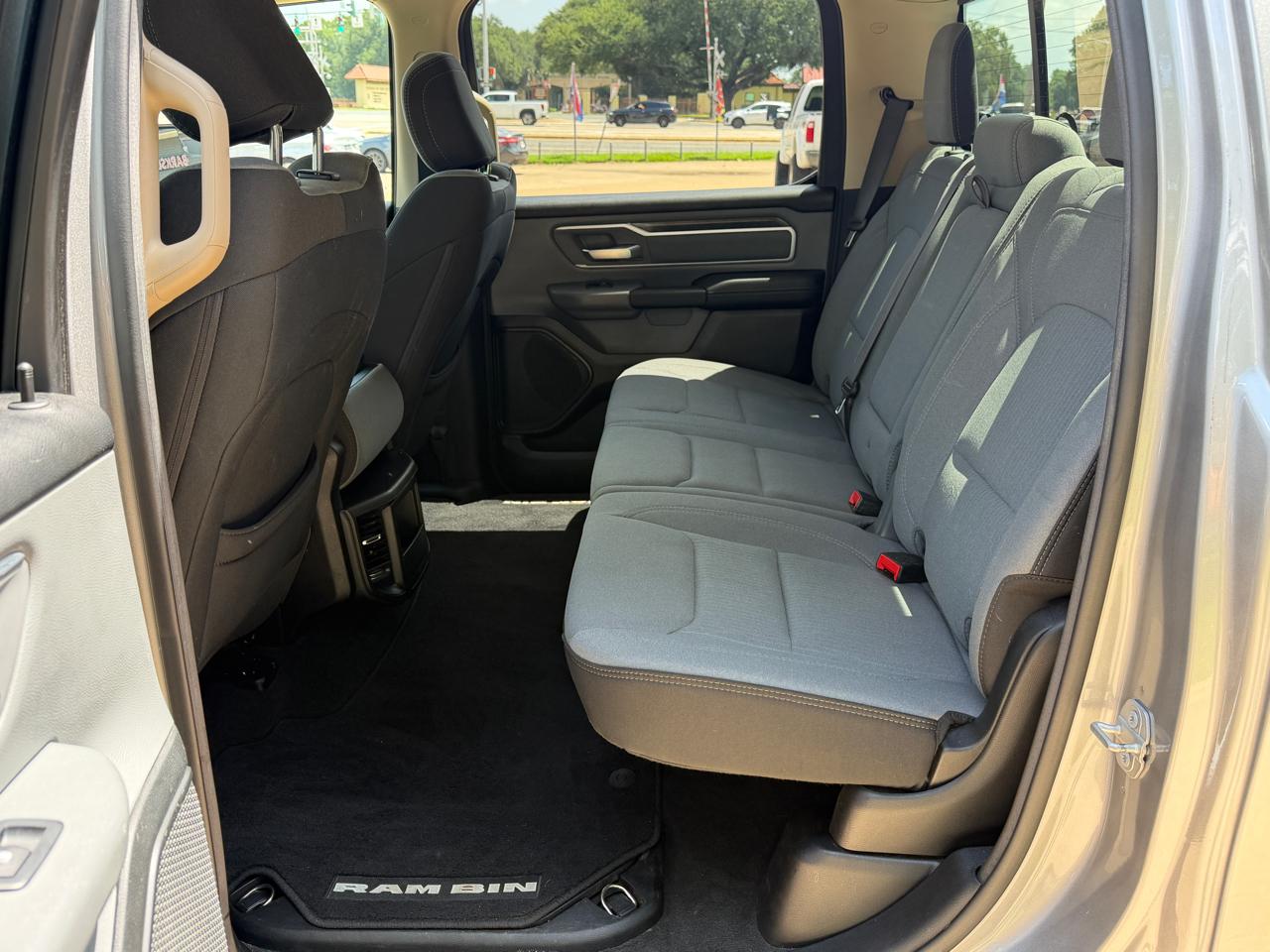 RAM 1500 2WD Crew Cab 140.5" Lone Star 2020