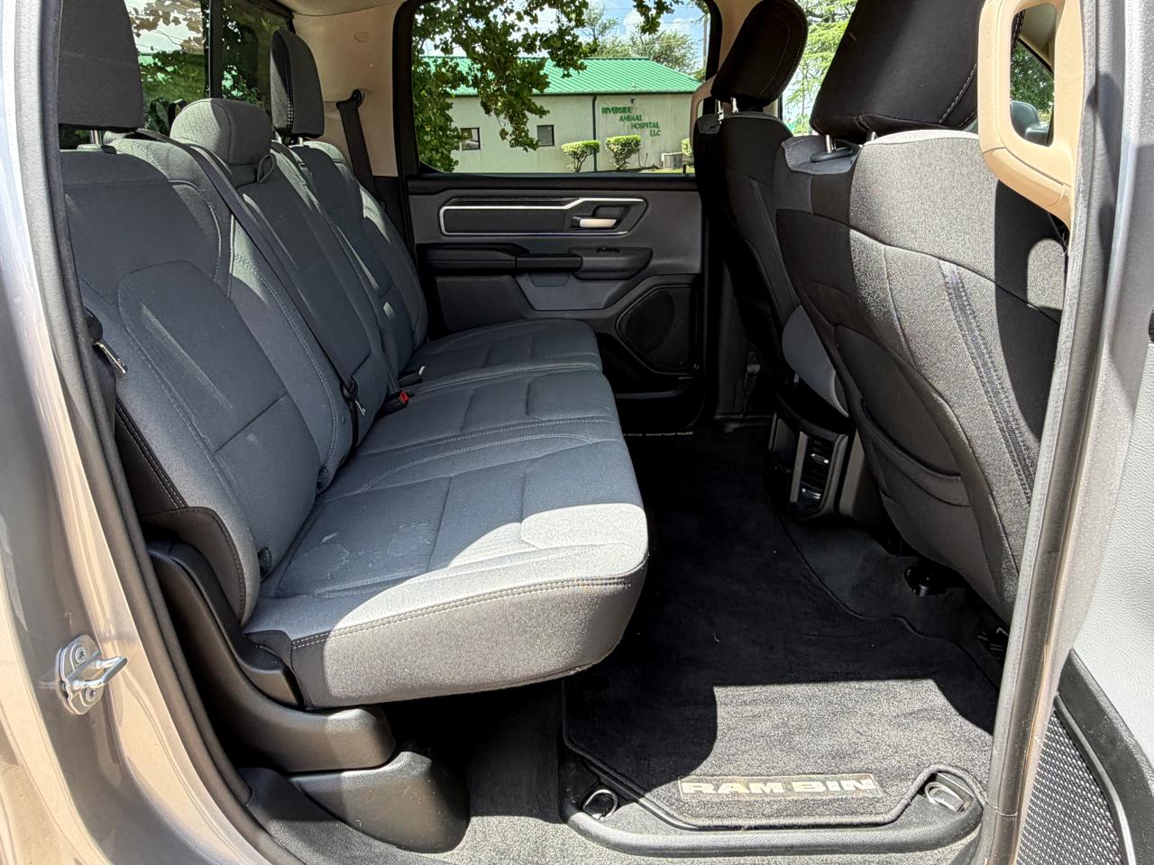 RAM 1500 2WD Crew Cab 140.5" Lone Star 2020