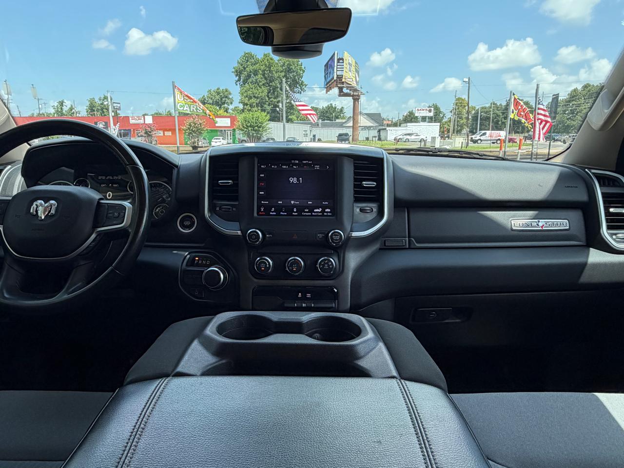 RAM 1500 2WD Crew Cab 140.5" Lone Star 2020