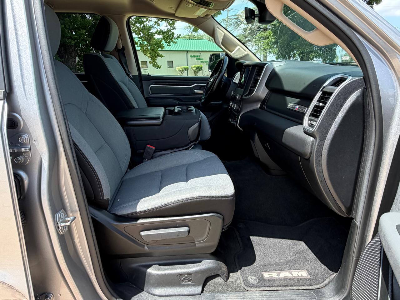 RAM 1500 2WD Crew Cab 140.5" Lone Star 2020