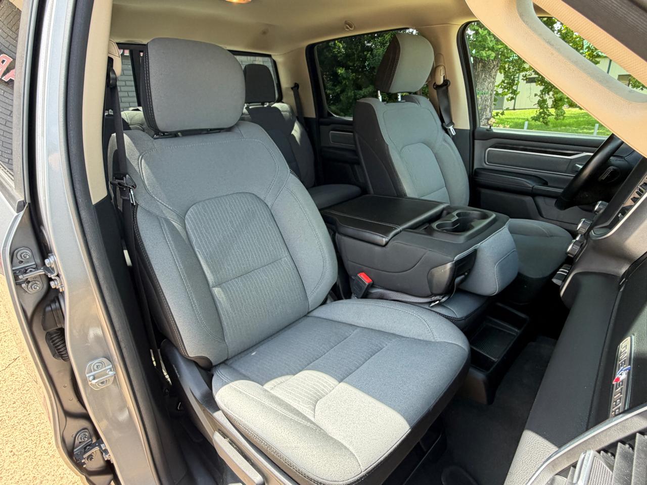 RAM 1500 2WD Crew Cab 140.5" Lone Star 2020