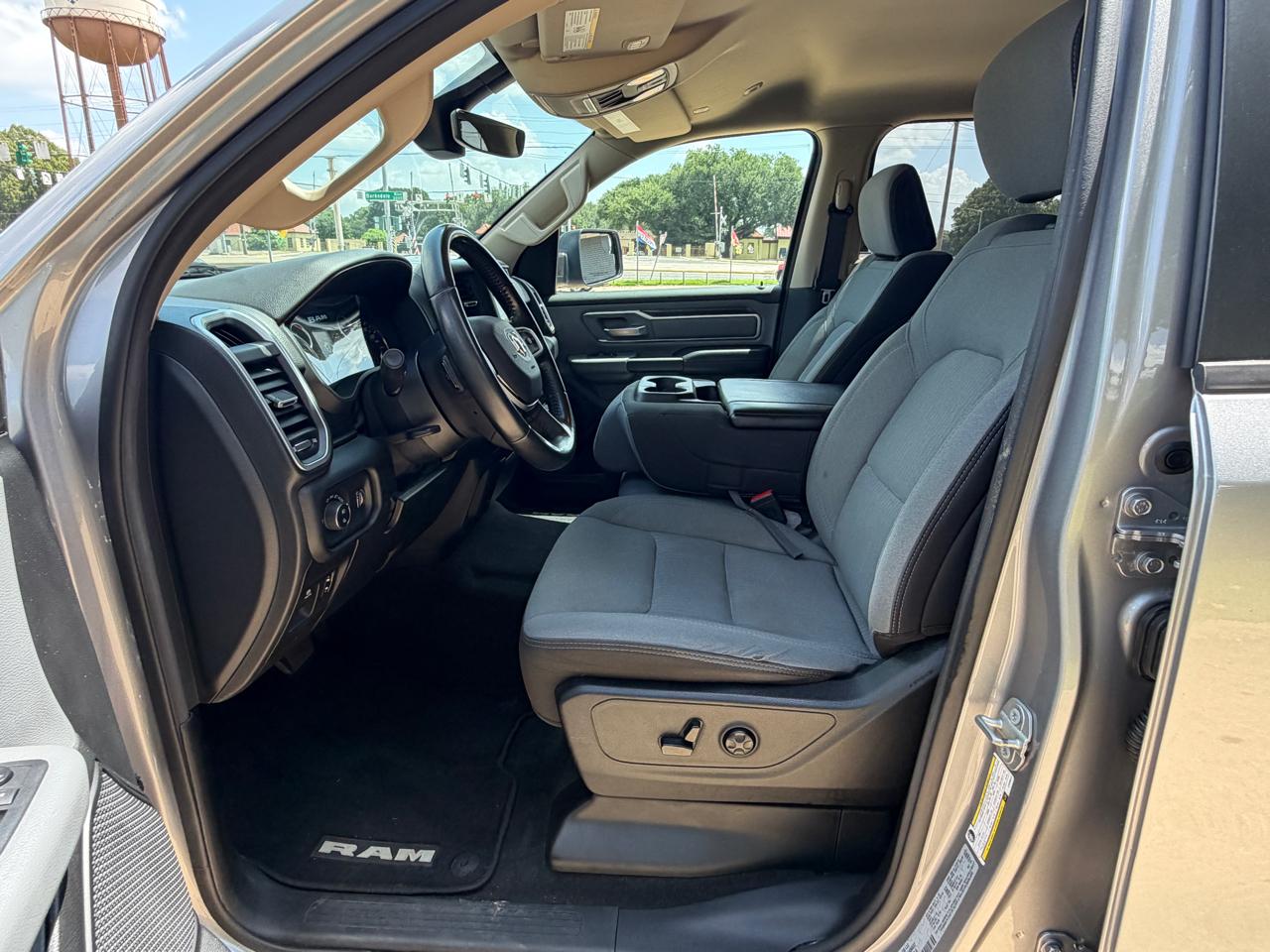RAM 1500 2WD Crew Cab 140.5" Lone Star 2020