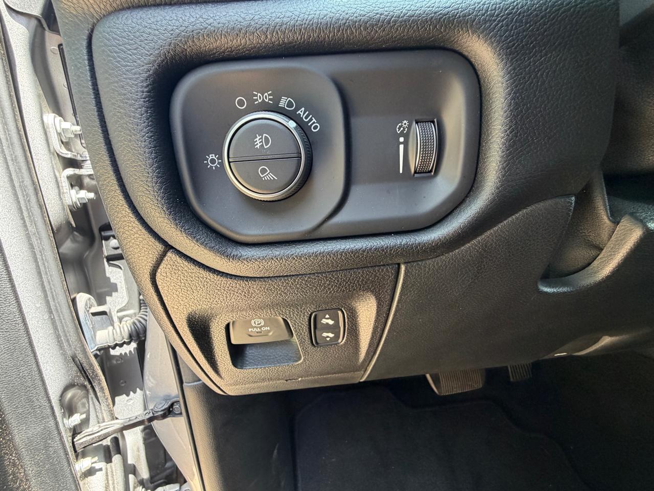 RAM 1500 2WD Crew Cab 140.5" Lone Star 2020