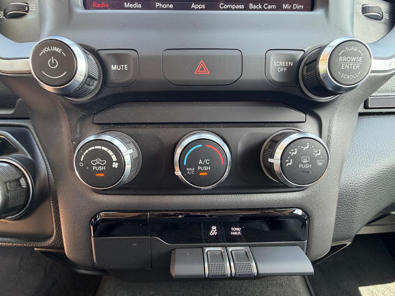 RAM 1500 2WD Crew Cab 140.5" Lone Star 2020
