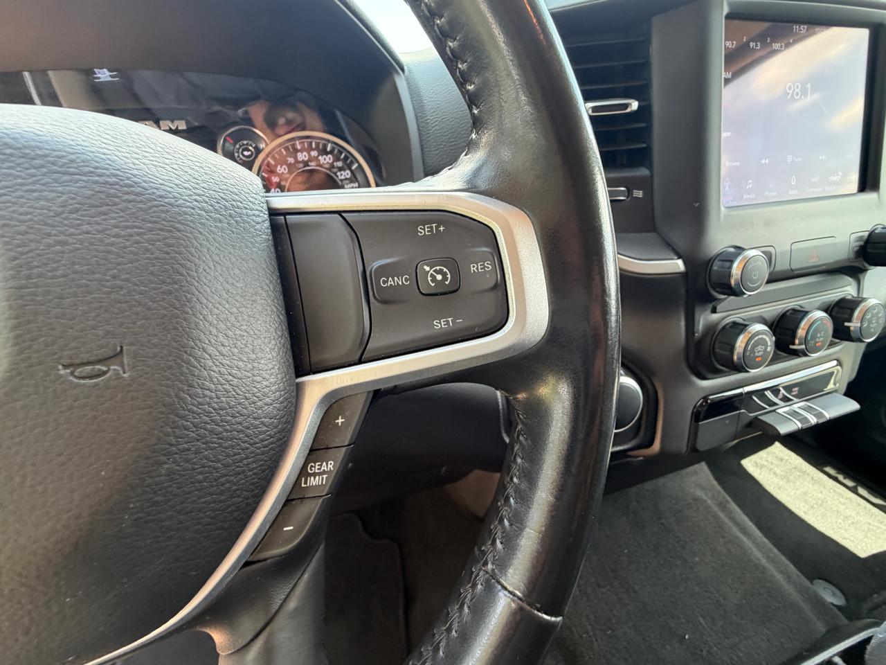 RAM 1500 2WD Crew Cab 140.5" Lone Star 2020