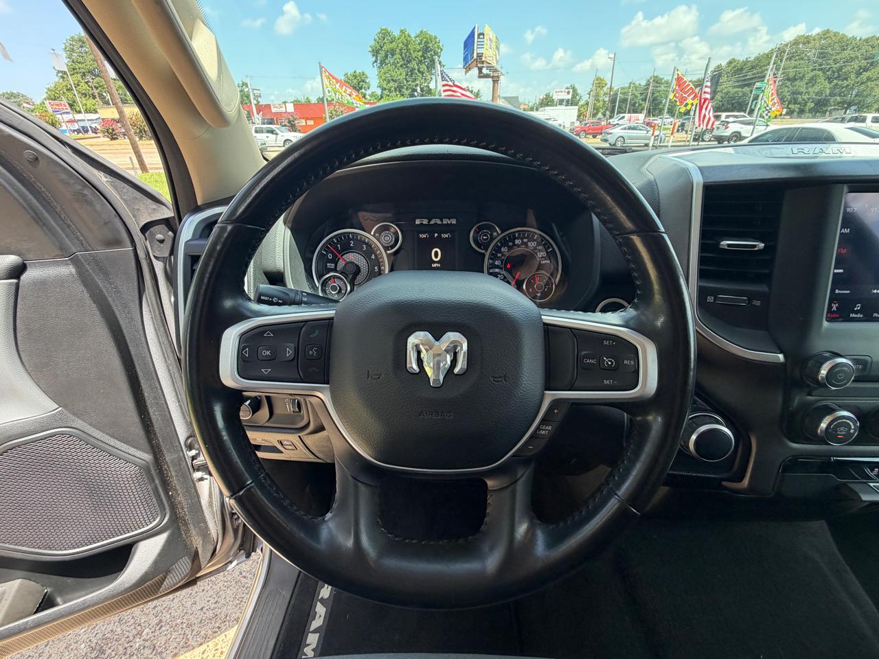RAM 1500 2WD Crew Cab 140.5" Lone Star 2020