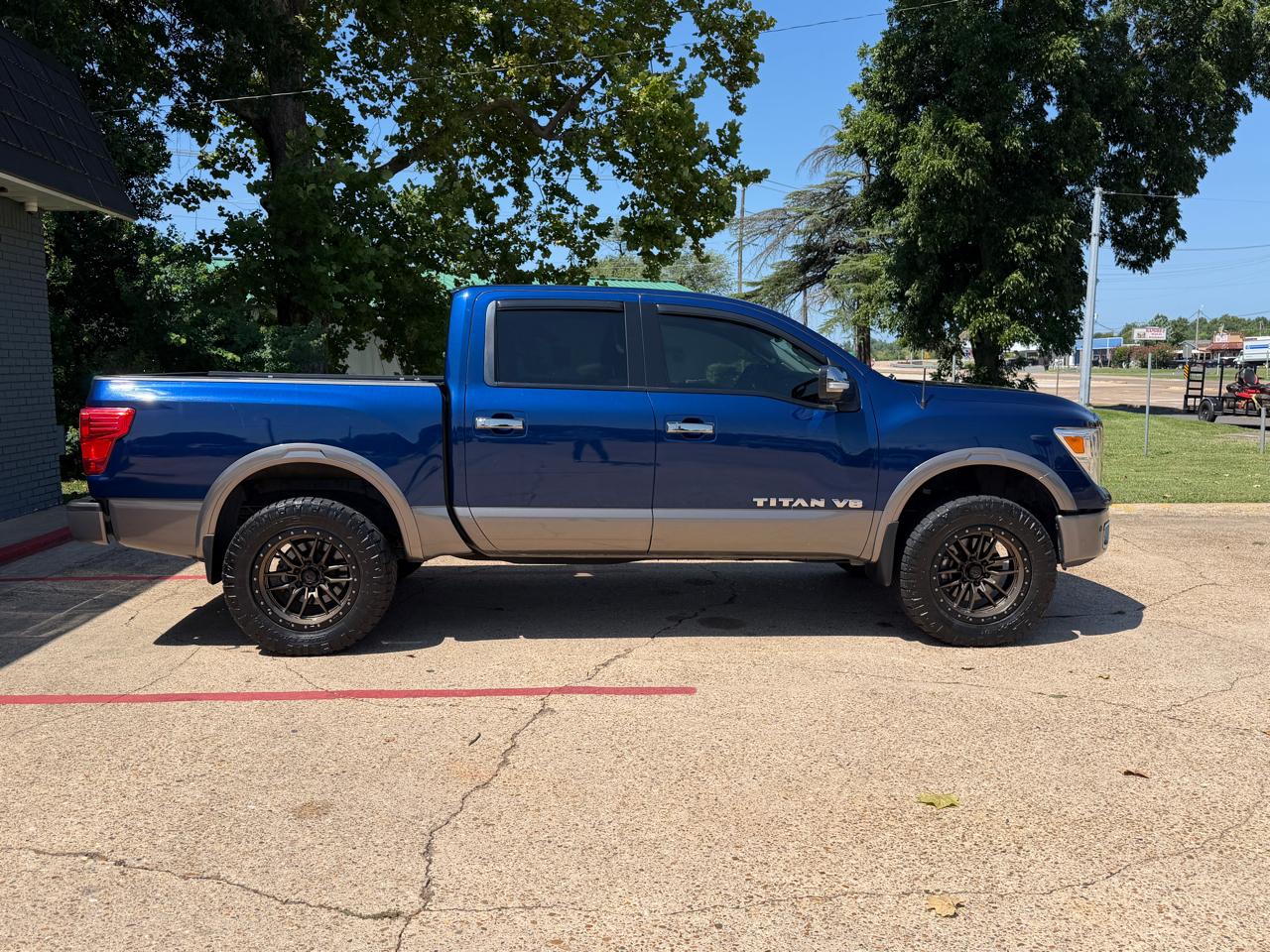 Nissan Titan 4x4 Crew Cab Platinum Reserve 2019