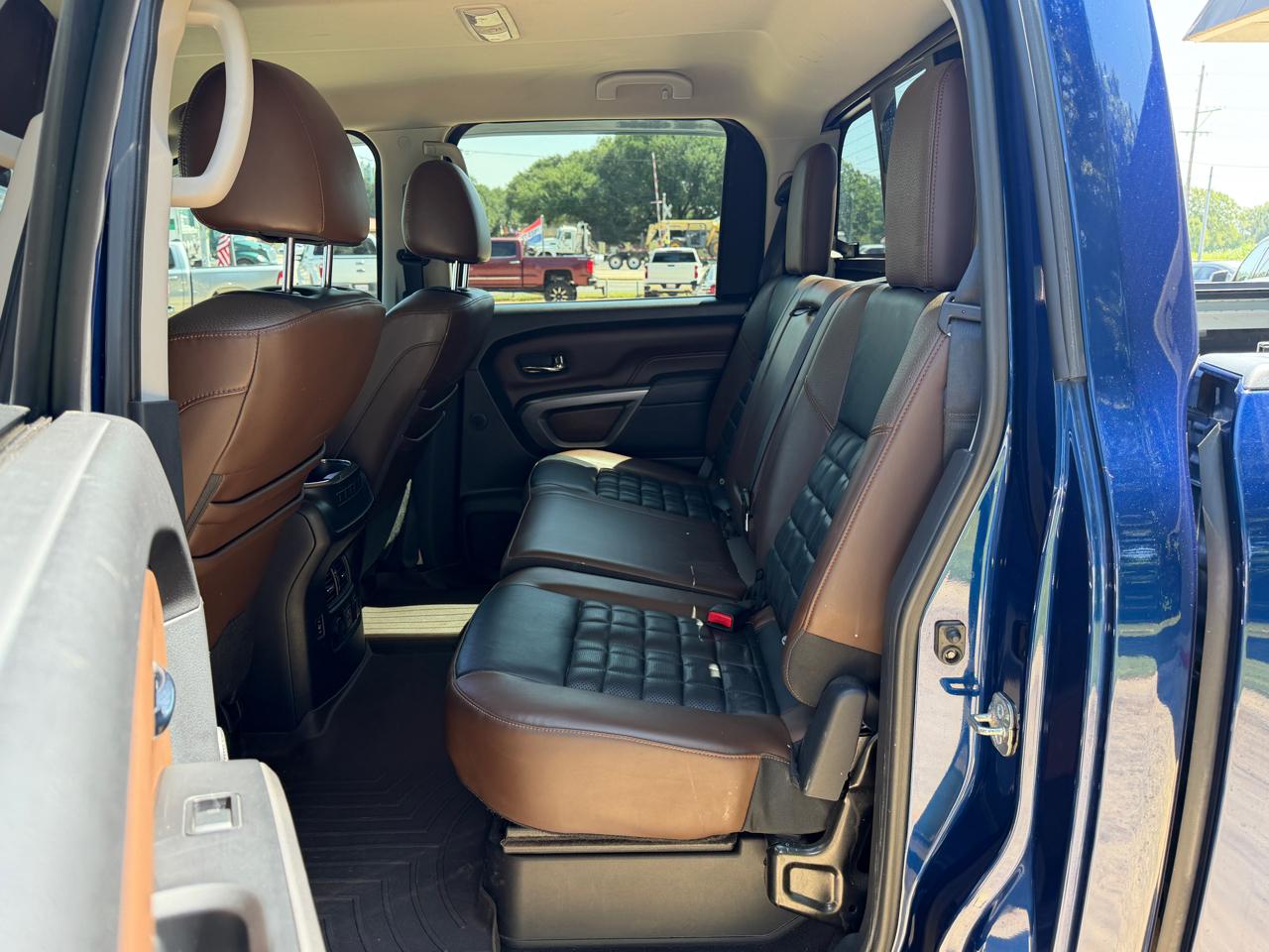 Nissan Titan 4x4 Crew Cab Platinum Reserve 2019