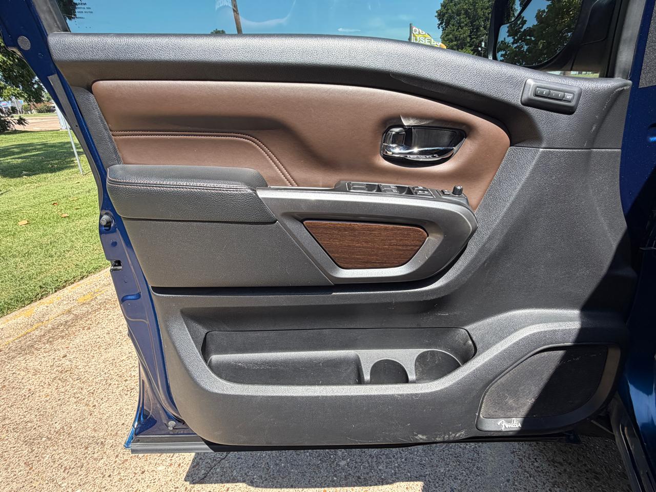 Nissan Titan 4x4 Crew Cab Platinum Reserve 2019