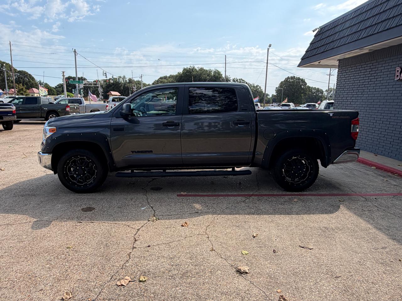 Toyota Tundra SR5 5.7L V8 CrewMax 2WD 2017