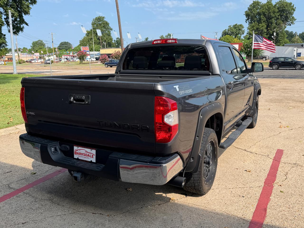 Toyota Tundra SR5 5.7L V8 CrewMax 2WD 2017