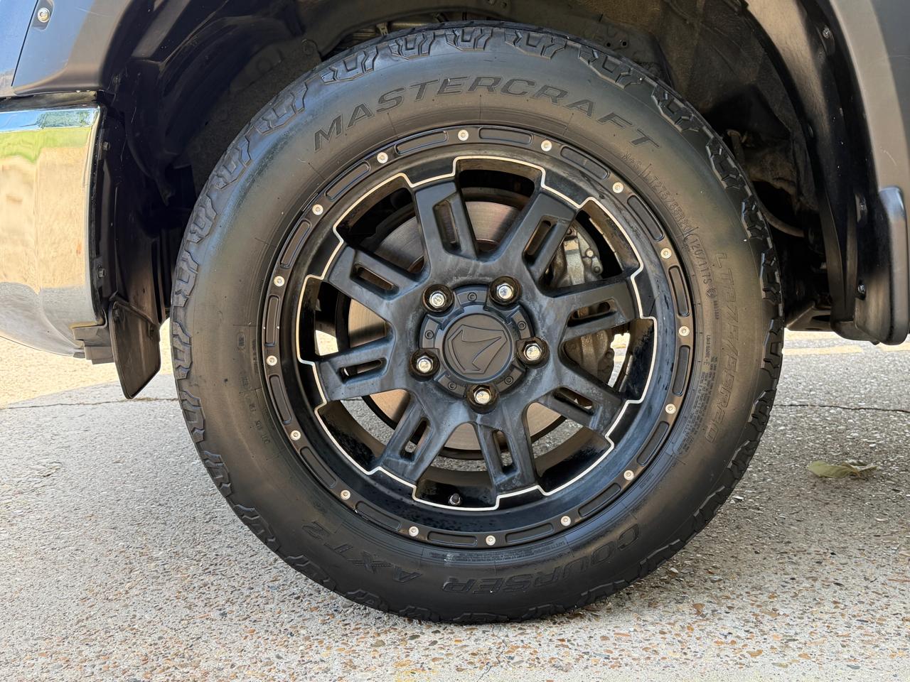 Toyota Tundra SR5 5.7L V8 CrewMax 2WD 2017