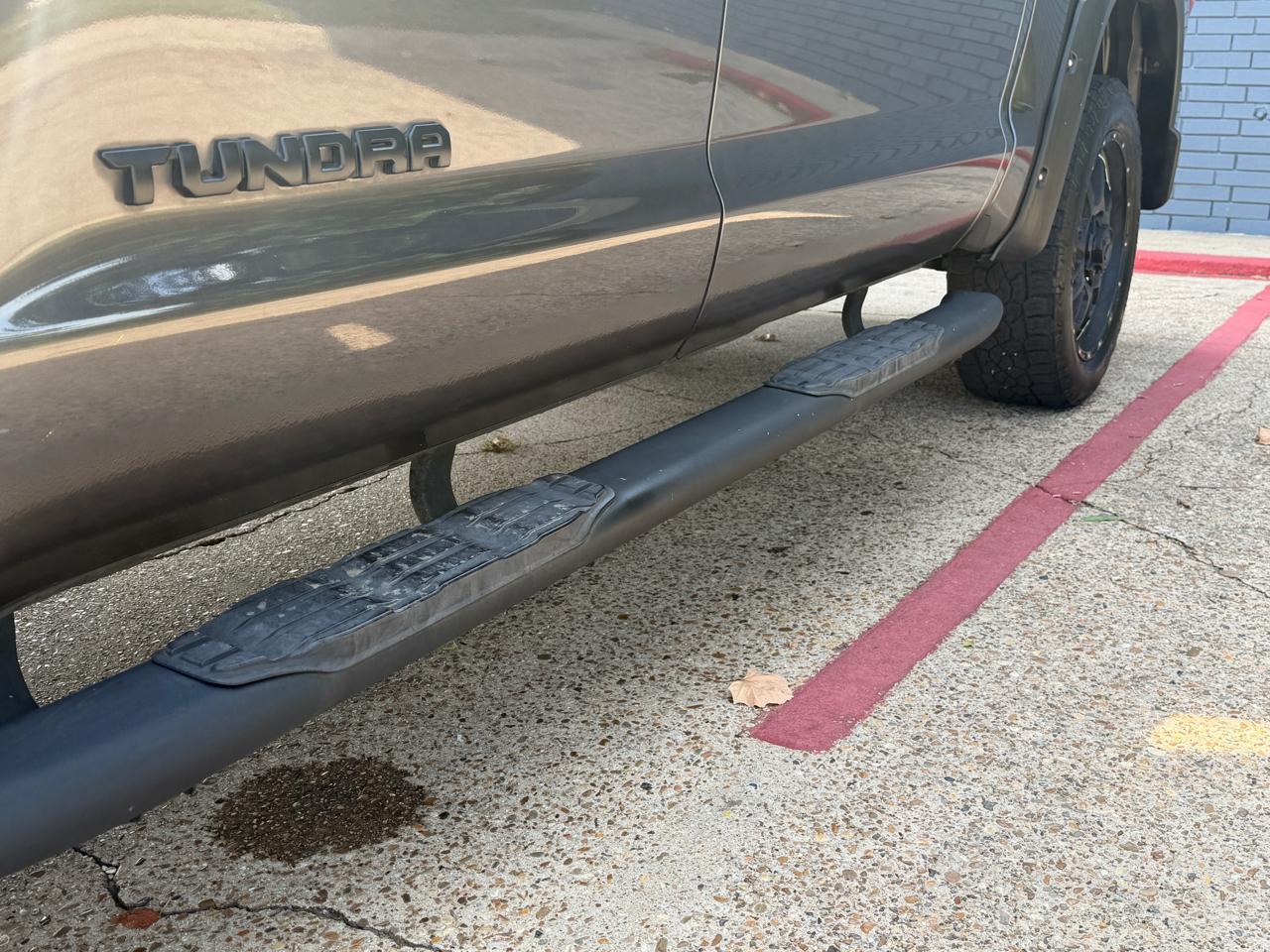 Toyota Tundra SR5 5.7L V8 CrewMax 2WD 2017