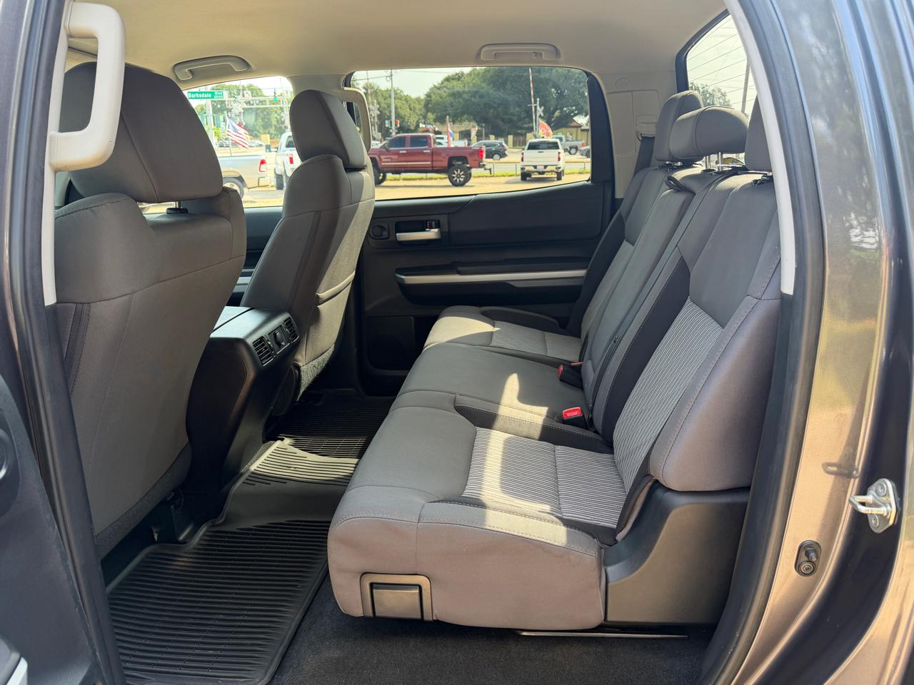 Toyota Tundra SR5 5.7L V8 CrewMax 2WD 2017