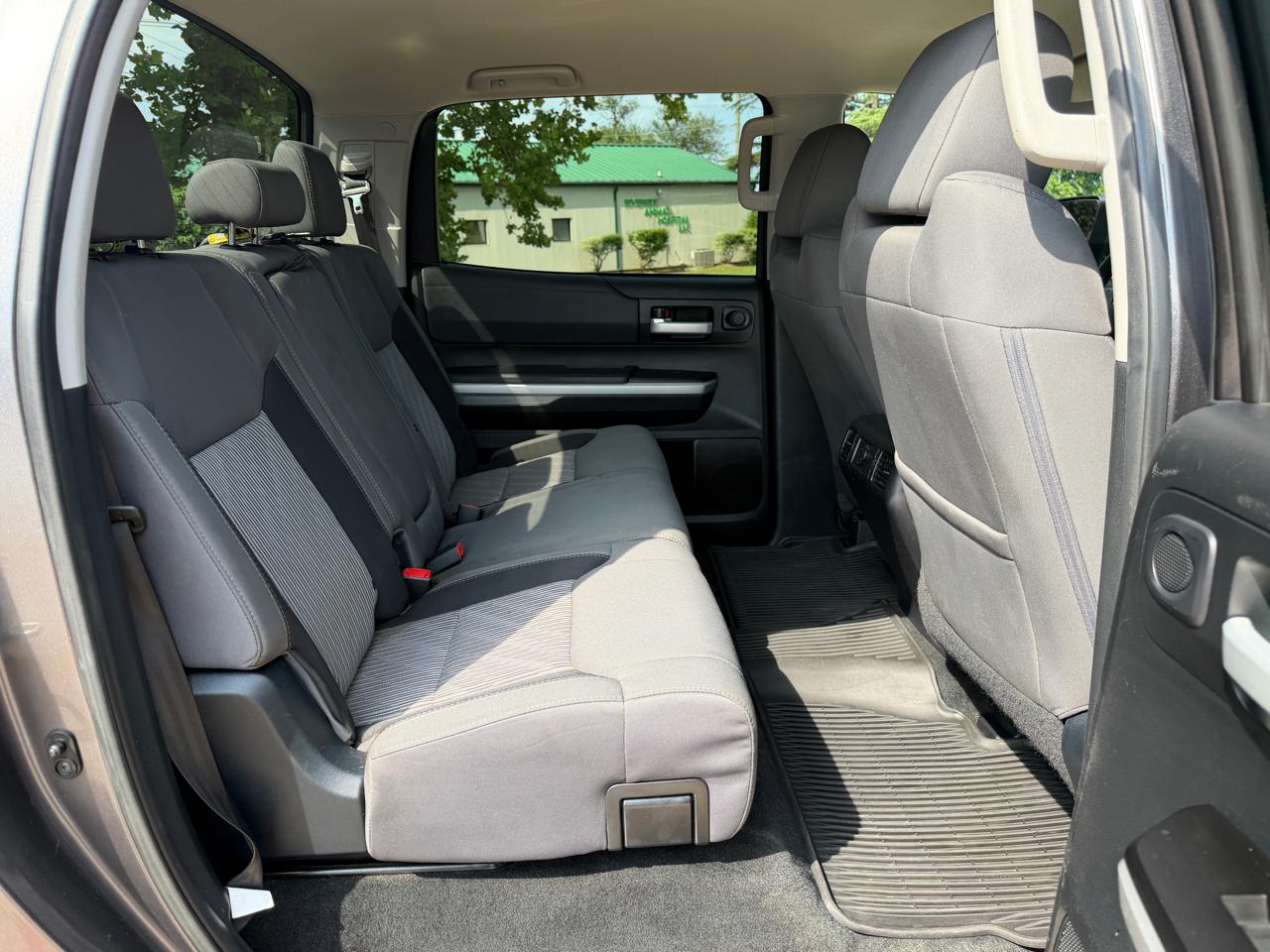 Toyota Tundra SR5 5.7L V8 CrewMax 2WD 2017