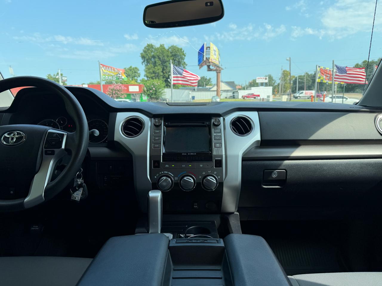 Toyota Tundra SR5 5.7L V8 CrewMax 2WD 2017