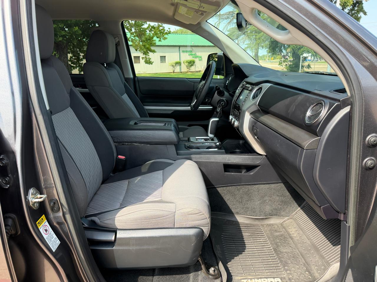 Toyota Tundra SR5 5.7L V8 CrewMax 2WD 2017