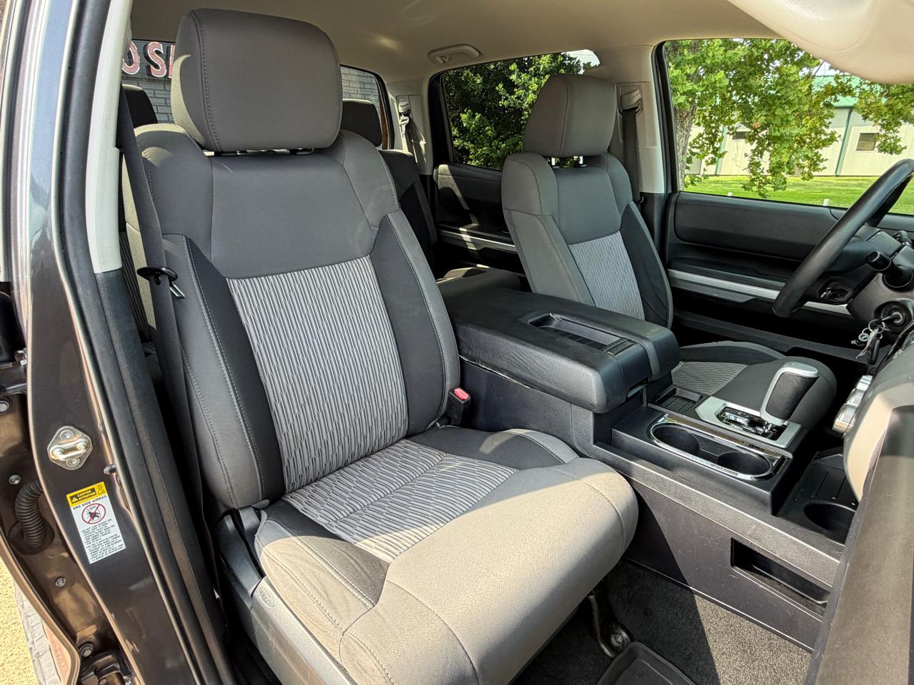 Toyota Tundra SR5 5.7L V8 CrewMax 2WD 2017