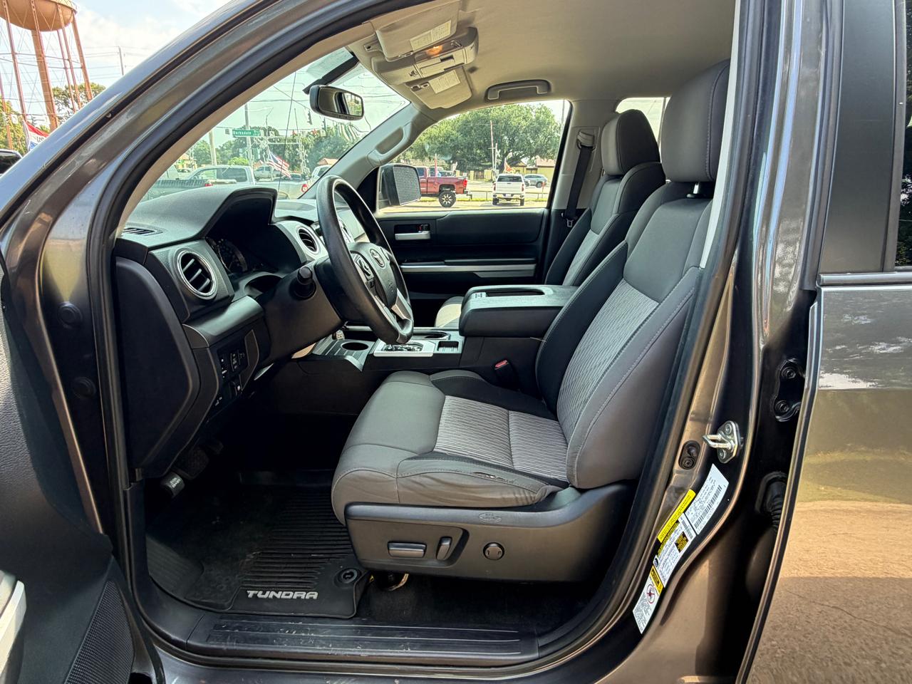 Toyota Tundra SR5 5.7L V8 CrewMax 2WD 2017