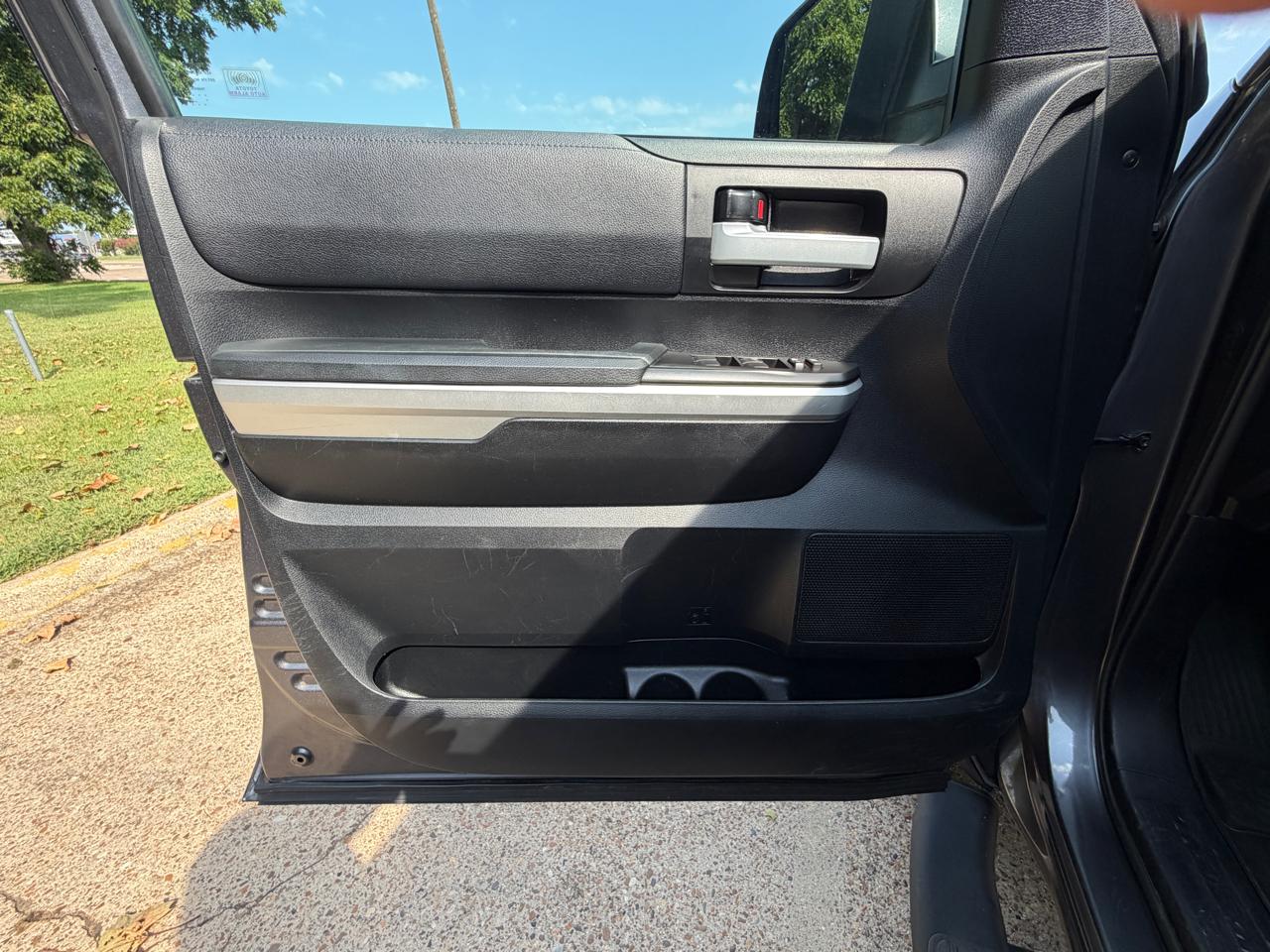 Toyota Tundra SR5 5.7L V8 CrewMax 2WD 2017