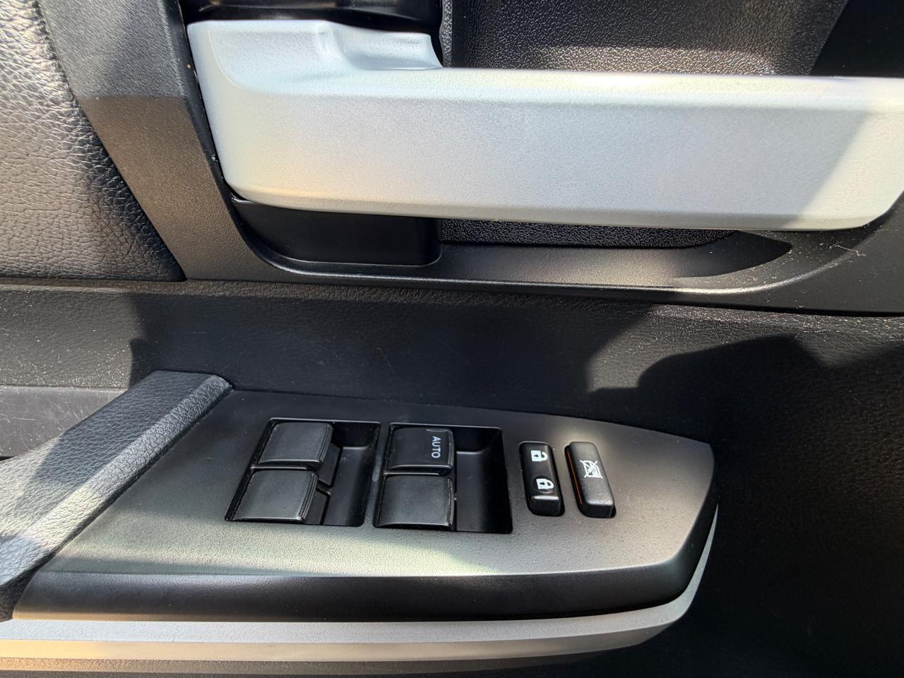Toyota Tundra SR5 5.7L V8 CrewMax 2WD 2017