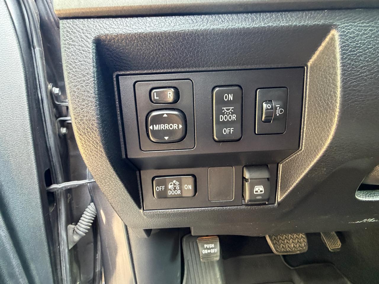 Toyota Tundra SR5 5.7L V8 CrewMax 2WD 2017