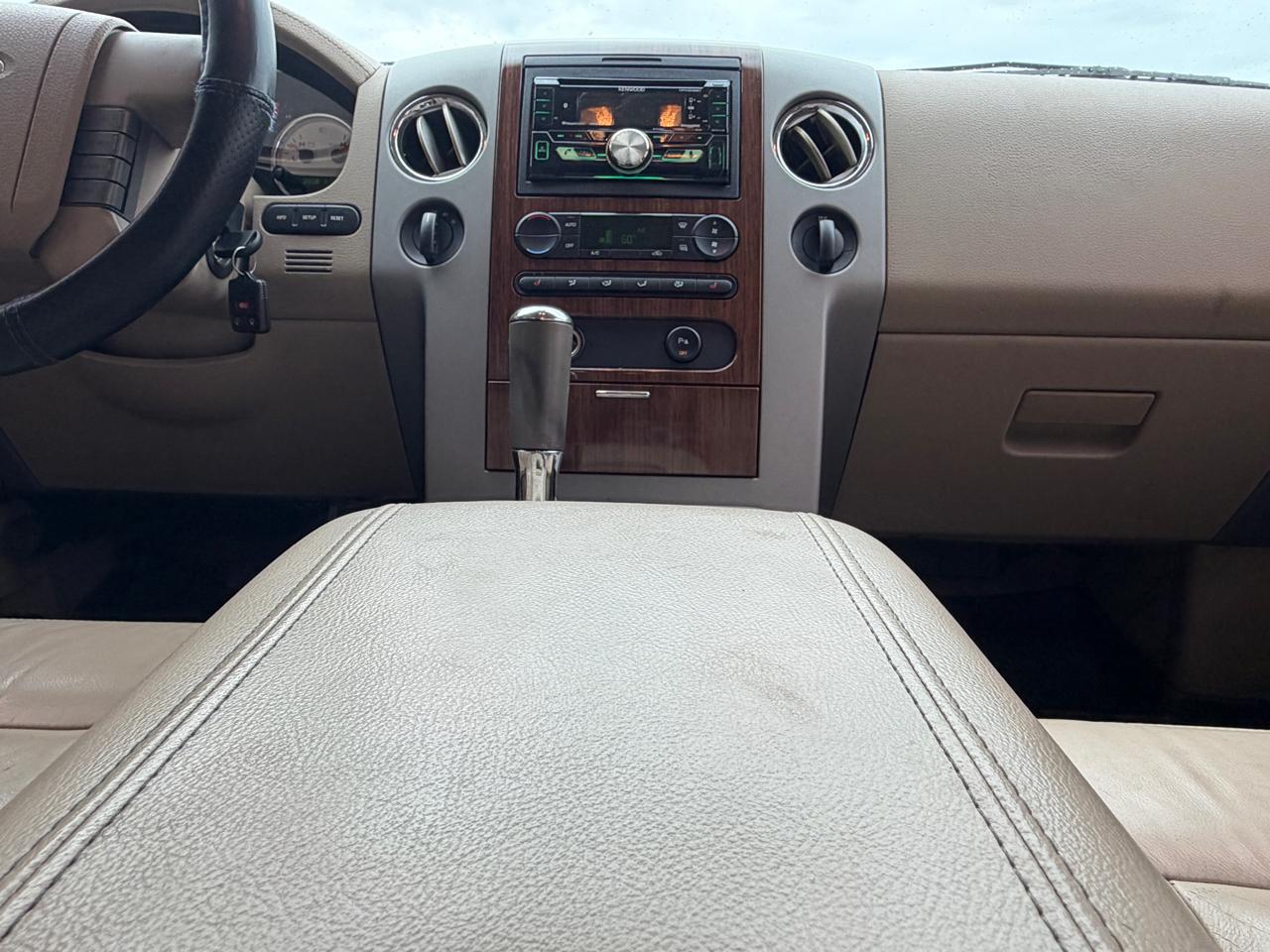 Ford F-150 4WD SuperCrew 145" Lariat 2004