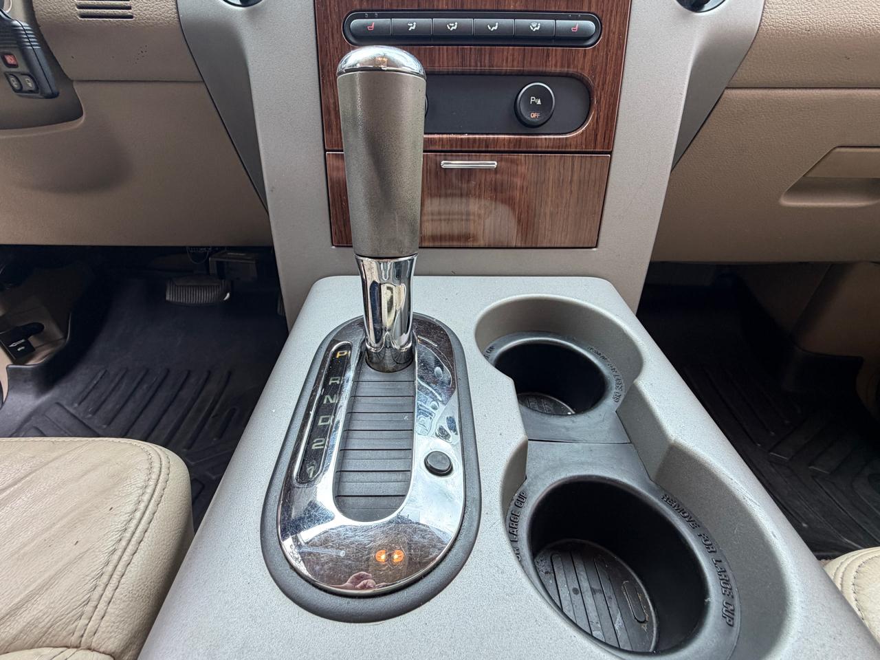 Ford F-150 4WD SuperCrew 145" Lariat 2004