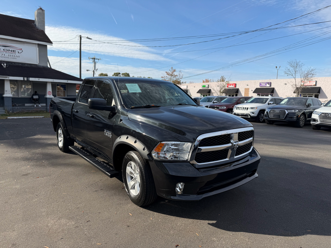 RAM 1500 Express 4x2 Quad Cab 6'4" Box 2017 RAM 1500 Express 4x2 Quad Cab 6'4" Box 2017