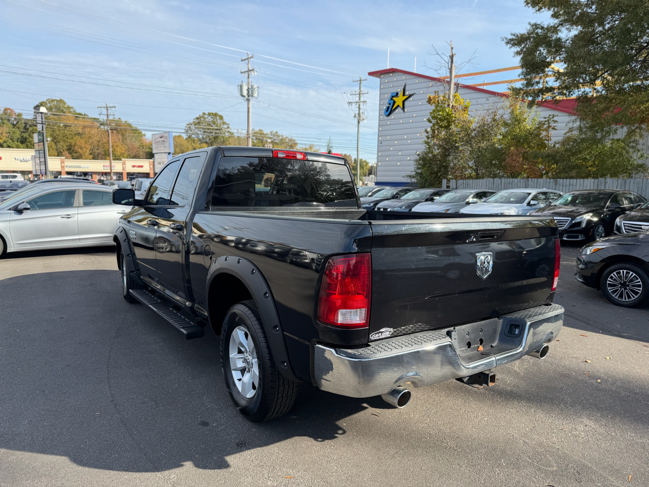 RAM 1500 Express 4x2 Quad Cab 6'4" Box 2017 RAM 1500 Express 4x2 Quad Cab 6'4" Box 2017