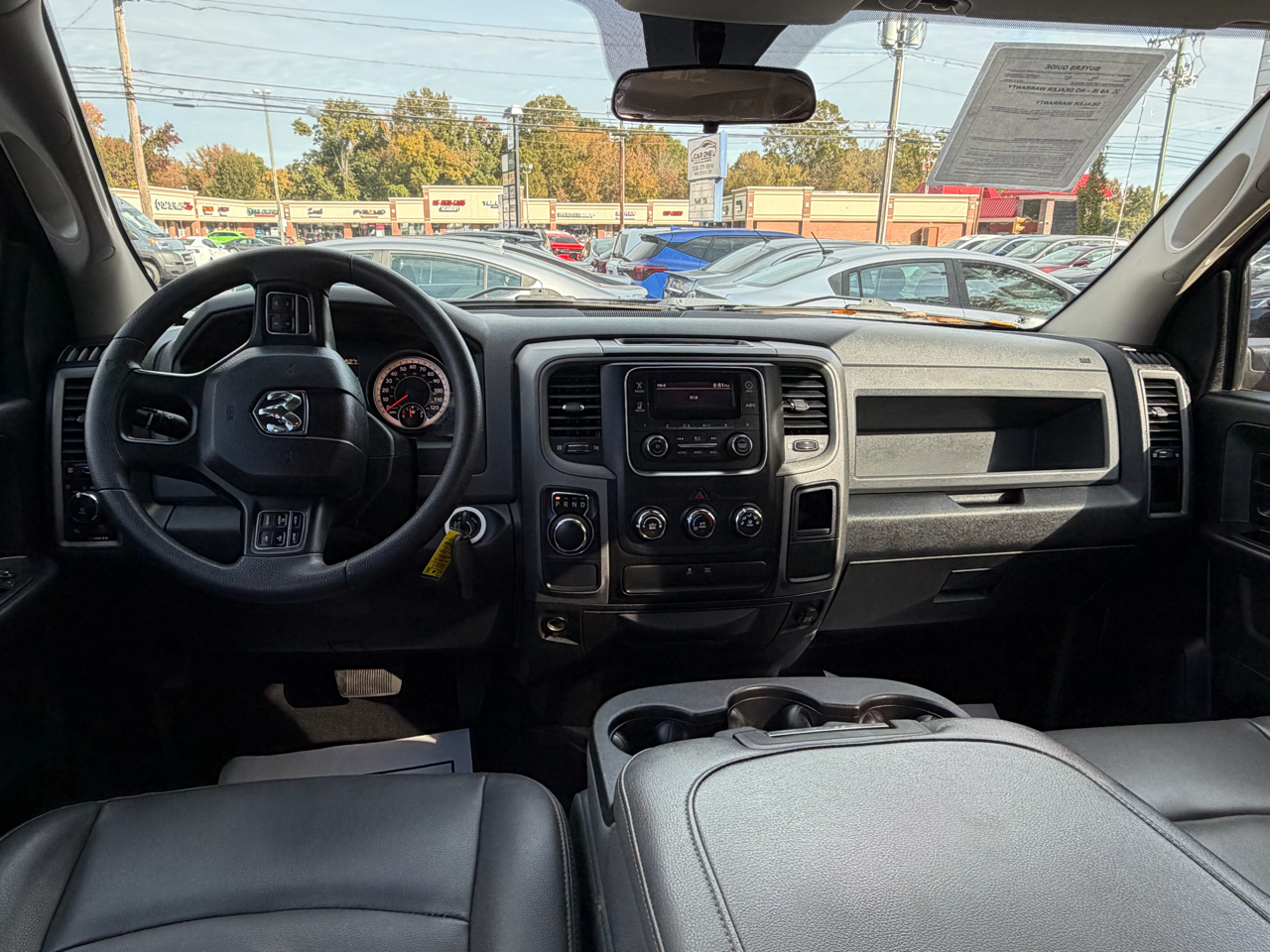 RAM 1500 Express 4x2 Quad Cab 6'4" Box 2017 RAM 1500 Express 4x2 Quad Cab 6'4" Box 2017