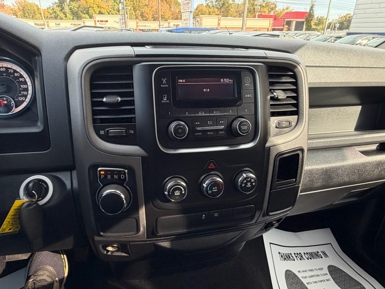 RAM 1500 Express 4x2 Quad Cab 6'4" Box 2017 RAM 1500 Express 4x2 Quad Cab 6'4" Box 2017